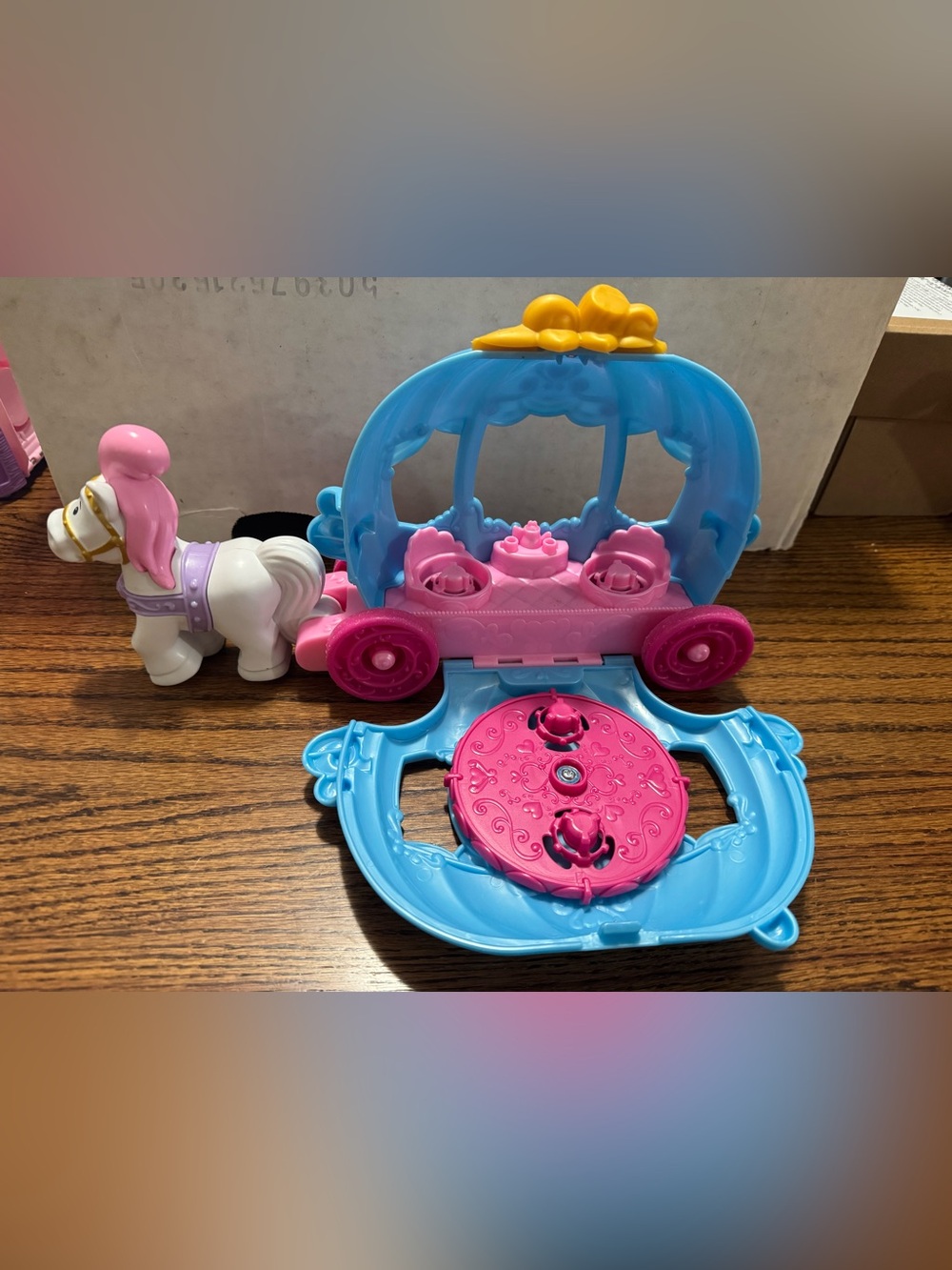Fisher price little people Pink & Blue Princess Carriage Playset - Kids Toys